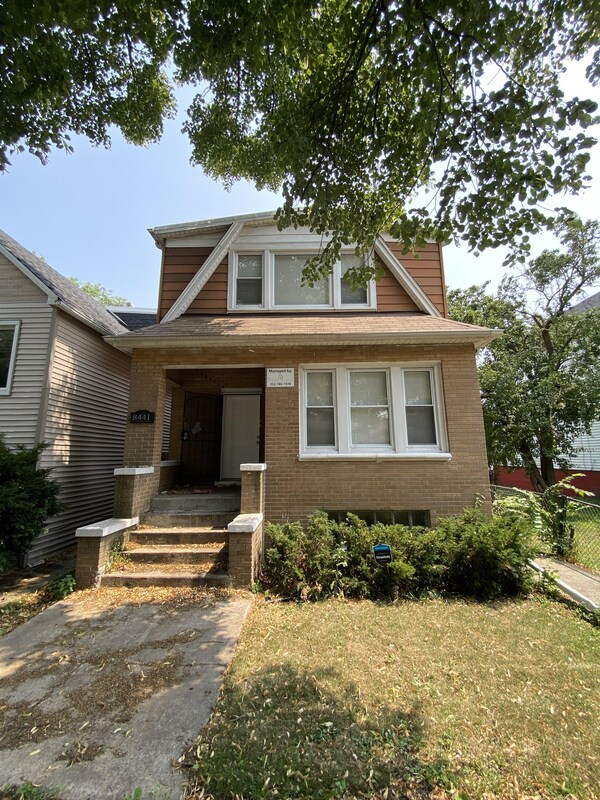 Primary Photo - 8441 S Essex Ave