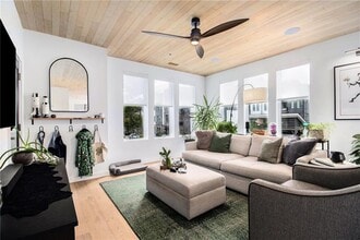 Building Photo - 395 Pratt Dr SE