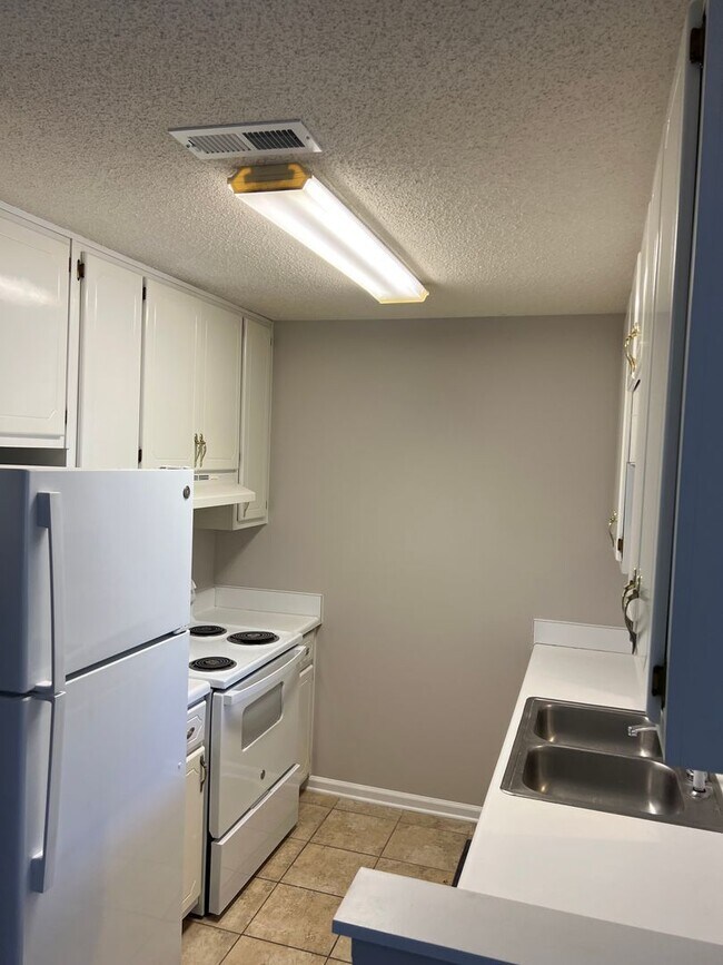 Building Photo - 147 Woodfield Pl