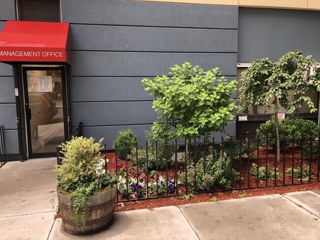 Foto del edificio - 85 Riverdale Ave