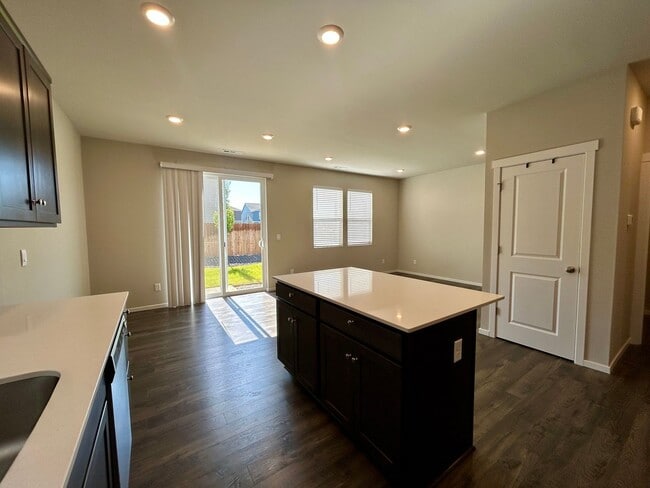 Building Photo - Beautiful 4 Bedroom Home with Attached Garage!