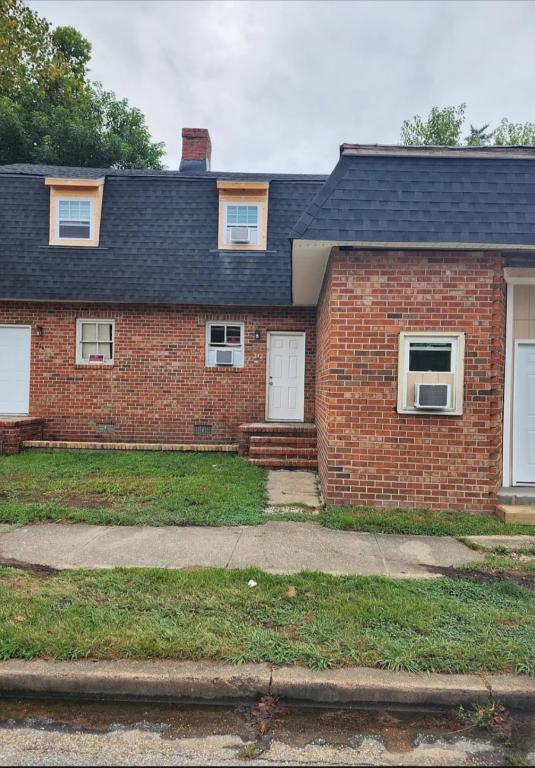 Building Photo - 212 S Dunlop St