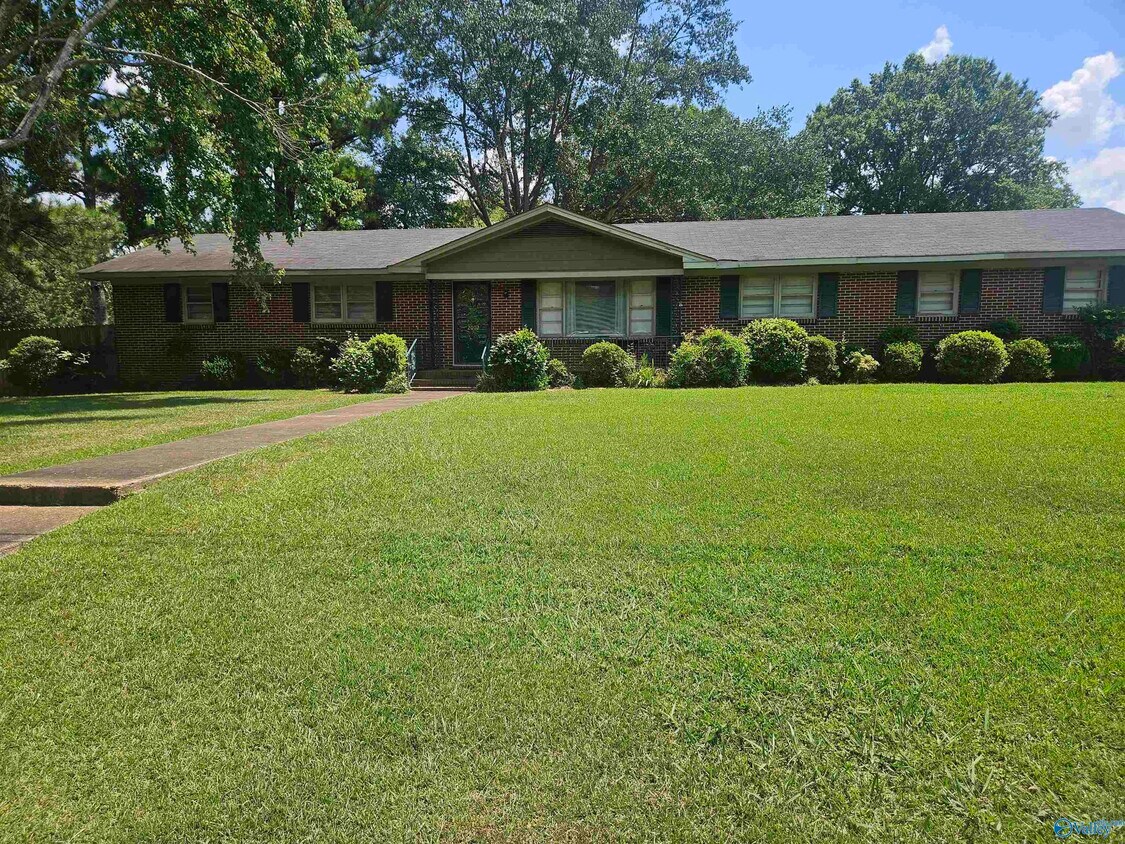 Foto principal - 2002 Crestview Dr SE