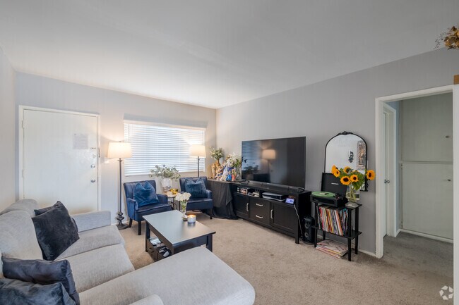 Sala de estar - 115 N Oak St