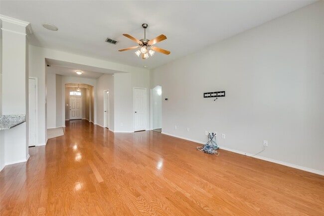 Building Photo - 5909 Paloma Blanca Dr