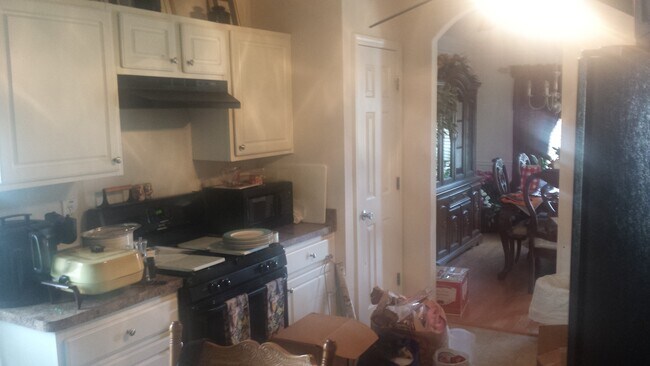 Foto del edificio - Impressive 3 Bedroom Home (Updated Pictures Coming Soon)