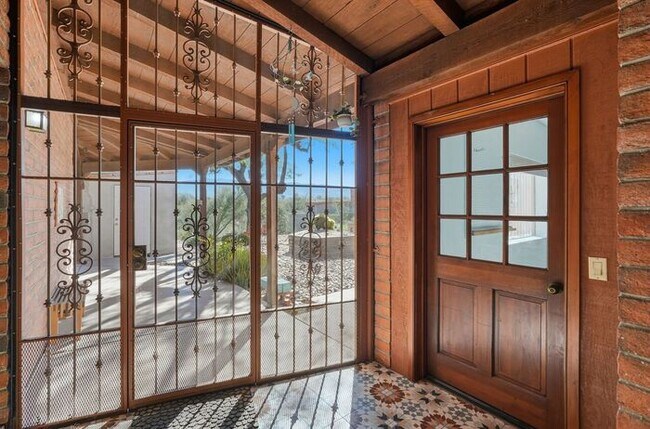 Foto del edificio - 770 N Lazy J Wy