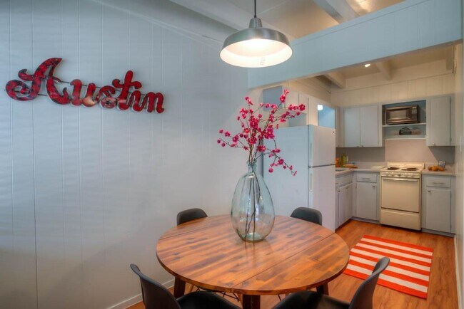 Foto del edificio - 3011 Whitis Ave
