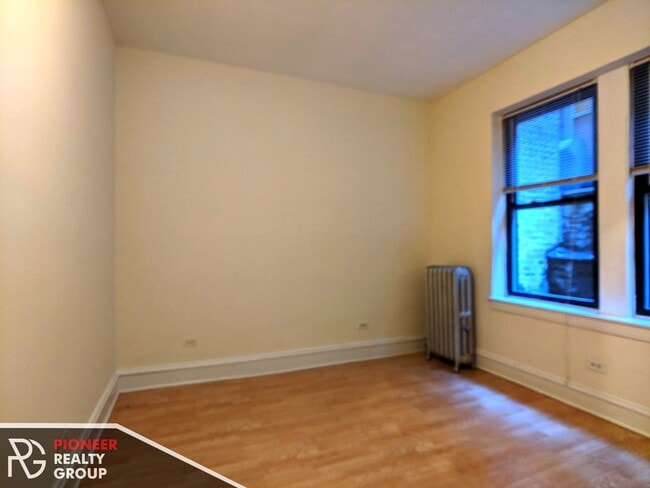 Building Photo - 4857 N Damen Ave