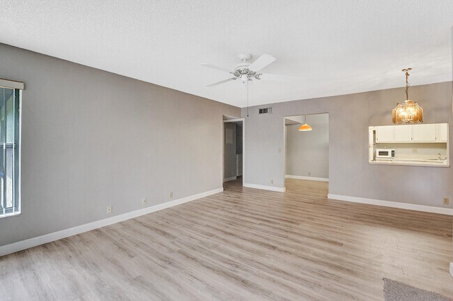 Building Photo - 805 Sky Pine Way