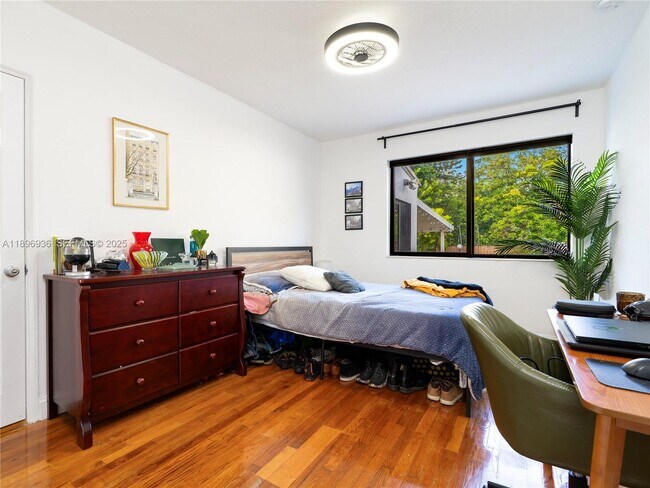 Foto del edificio - 337 NW 47th St