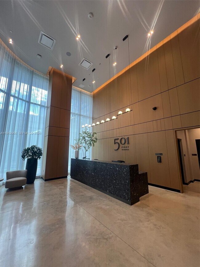 Building Photo - 121 NE 5th St