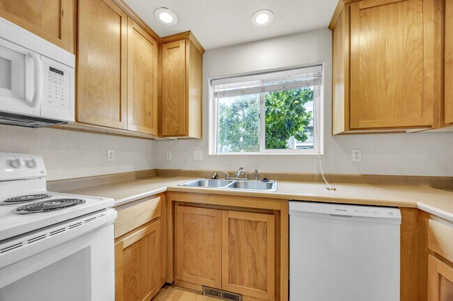 Foto del edificio - Comfortable 2-Bedroom 2-Bathroom Upstairs ...