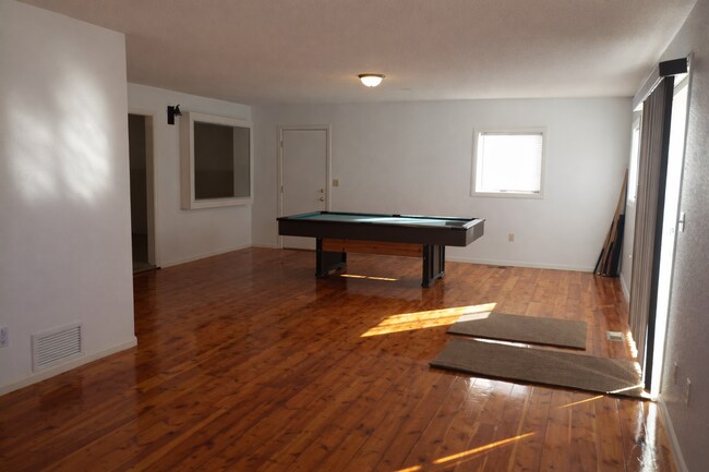 Foto del edificio - Large 5 Bedroom Home!