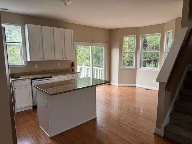 Building Photo - 434 W 5th Ave