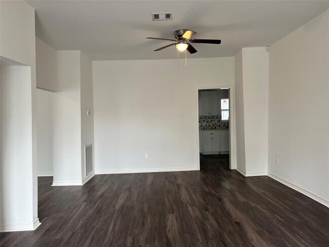 Building Photo - 503 Waco St