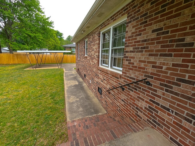 Building Photo - 11 Owens Rd
