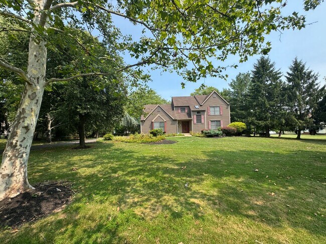 Foto del edificio - 102 Ravenwood Pl