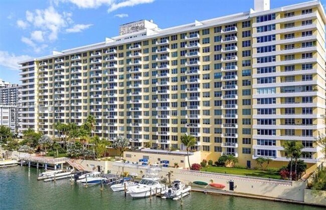Foto del edificio - 5600 Collins Ave