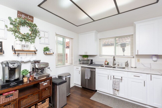 Foto del edificio - OCEANSIDE LIVING AT ITS' FINEST!!! 3/2 HOM...