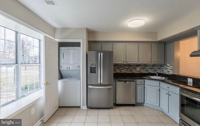 Building Photo - 18 Providence Square