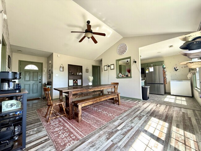 Building Photo - 110 Cherry Grove Dr