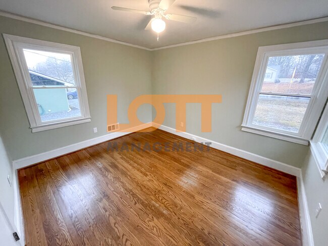 Foto del edificio - 906 E Lee Rd