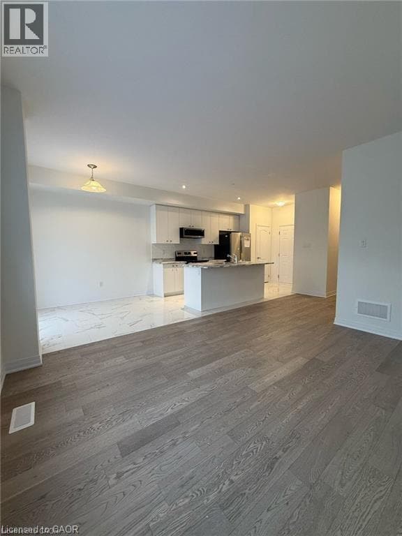 Building Photo - 100 masters street