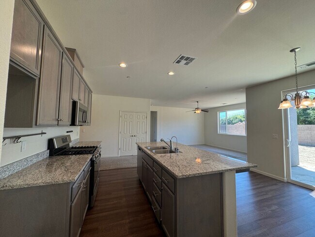 Foto del edificio - 13333 Peach St