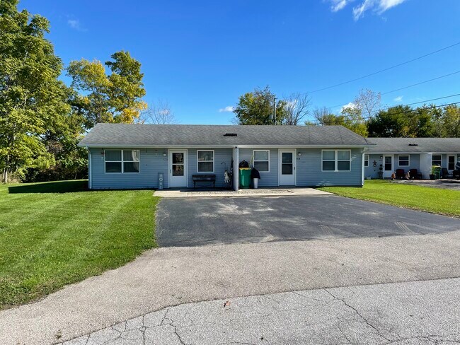 Building Photo - 953 E Hope Dr