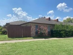 Building Photo - 708-714 E Pecan St