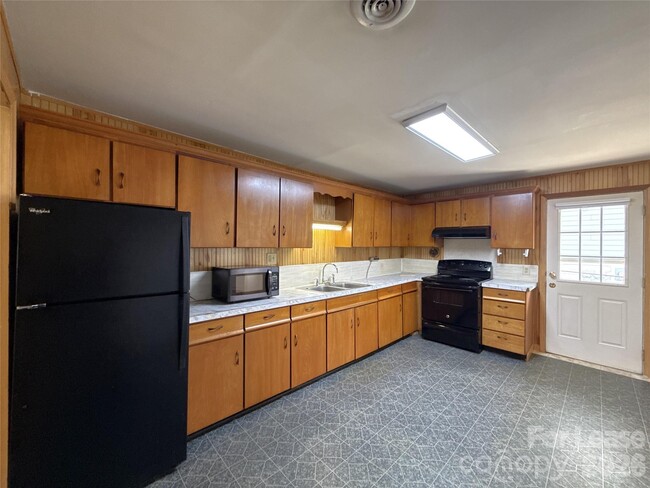 Building Photo - 419 Greystone Rd