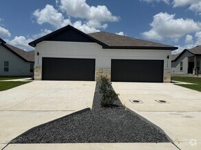 Building Photo - 224 Schrader Dr