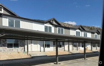Building Photo - 590 N 700 E