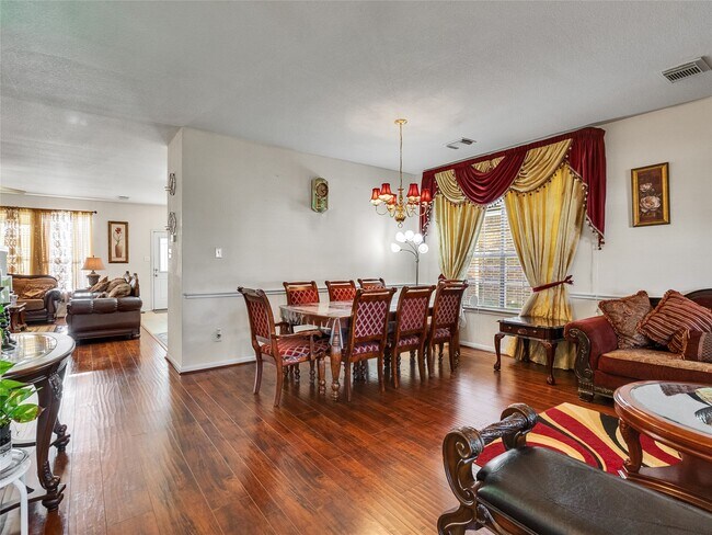 Foto del edificio - 5514 Gatesprings Ln