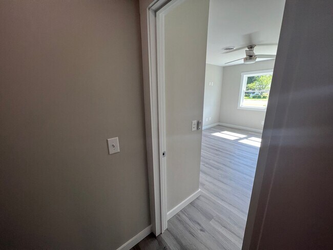Foto del edificio - Remodeled 3 bedroom/2 bathroom home with d...
