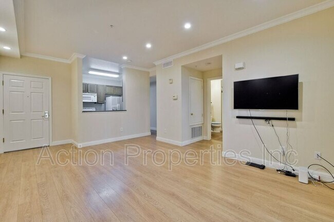Building Photo - 2255 Showers Dr