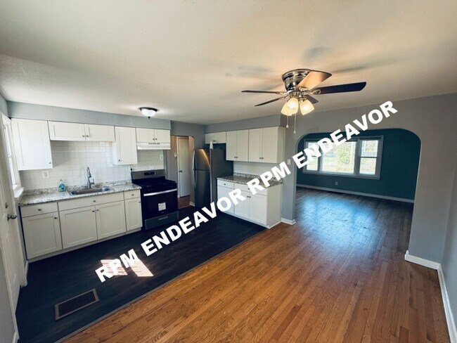 Foto del edificio - Large 4-Bedroom 2bath Home. Move in Ready! Section 8 Accepted!