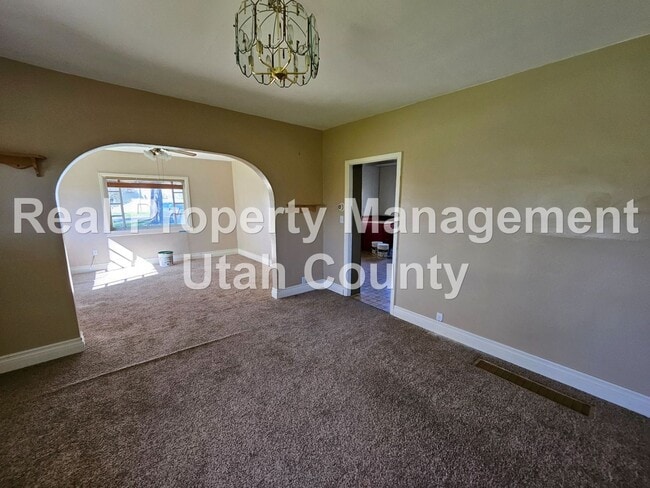 Building Photo - 209 S 400 E