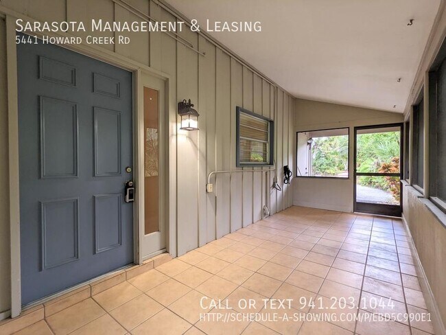 Building Photo - 2 Bed, 1 Bath Guest House located in the E...