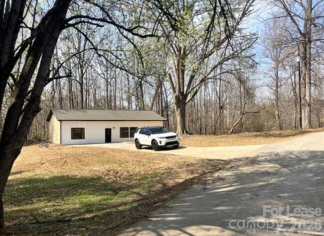 Building Photo - 2961 Beaty Rd