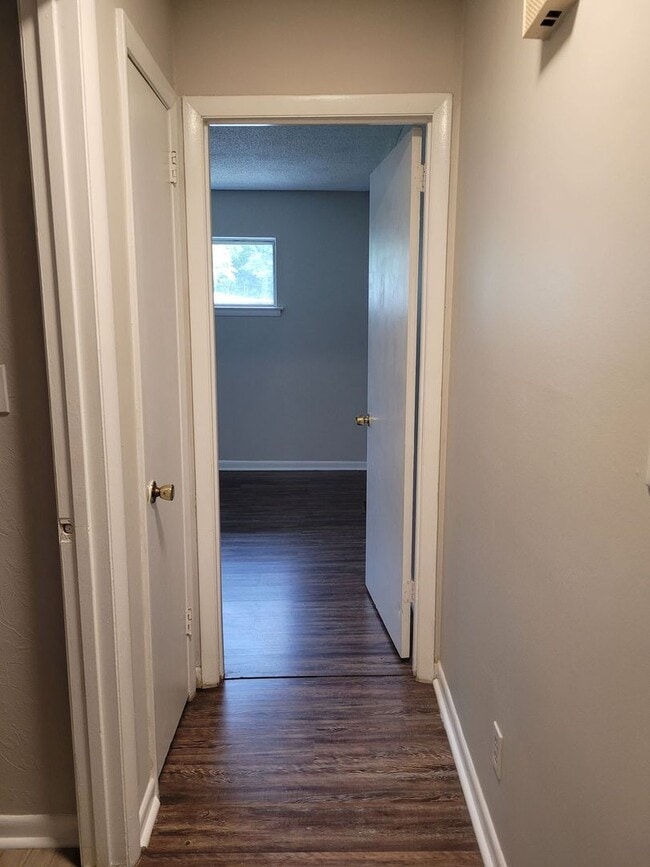 Building Photo - East Ridge 3 Bedroom 2 Bath Duplex