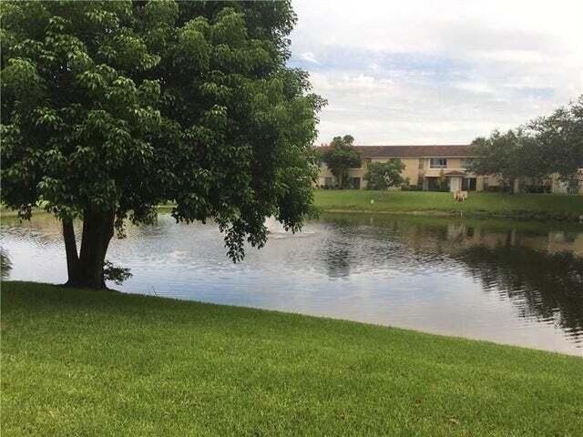 Building Photo - 10158 Twin Lakes Dr