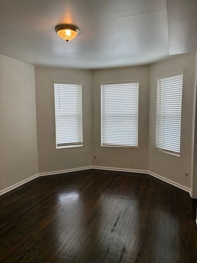 Building Photo - 1235 S Kolin Ave