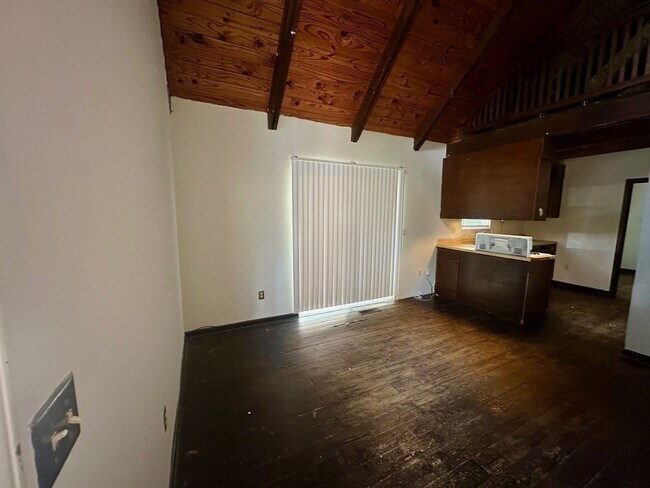 Foto del edificio - 400 Lindsay Rd