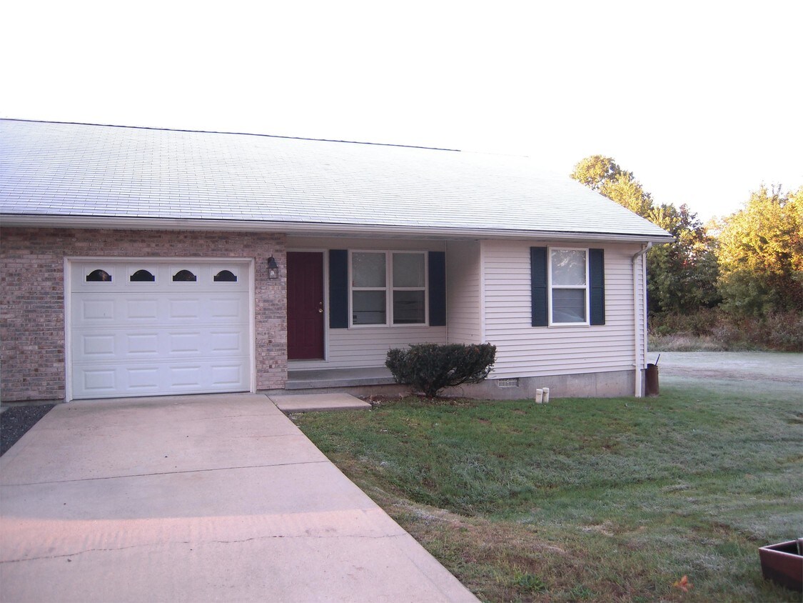 Foto principal - 81 Brownstone Ln