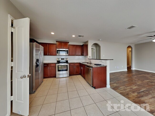 Foto del edificio - 8122 Hall View Dr