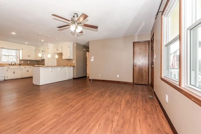 Building Photo - 5400 Beam Lake Dr