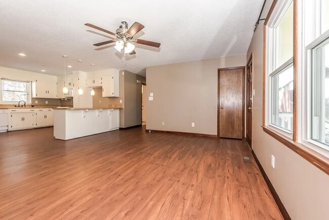 Foto del edificio - 5400 Beam Lake Dr