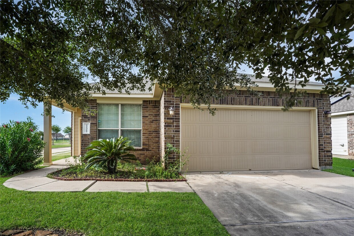 Foto principal - 22322 Albee Dr